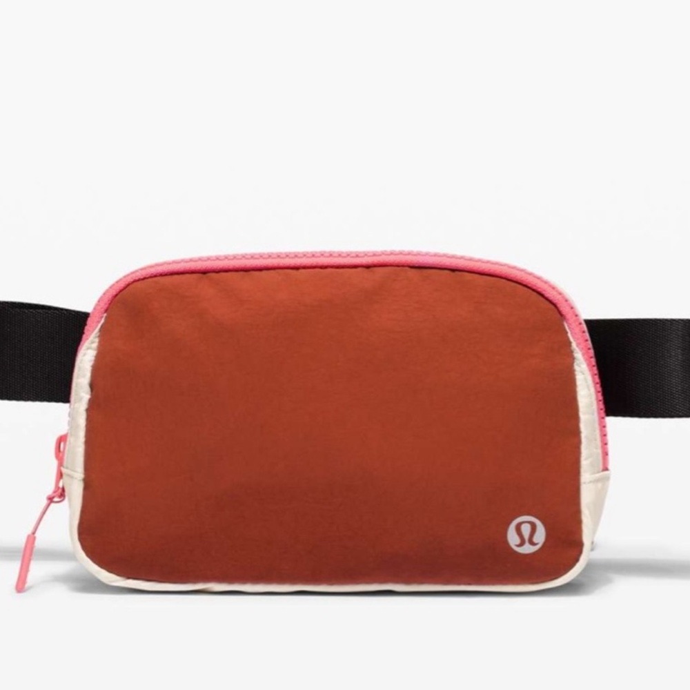 Lululemon everywhere belt bag dark terracotta/ white opal